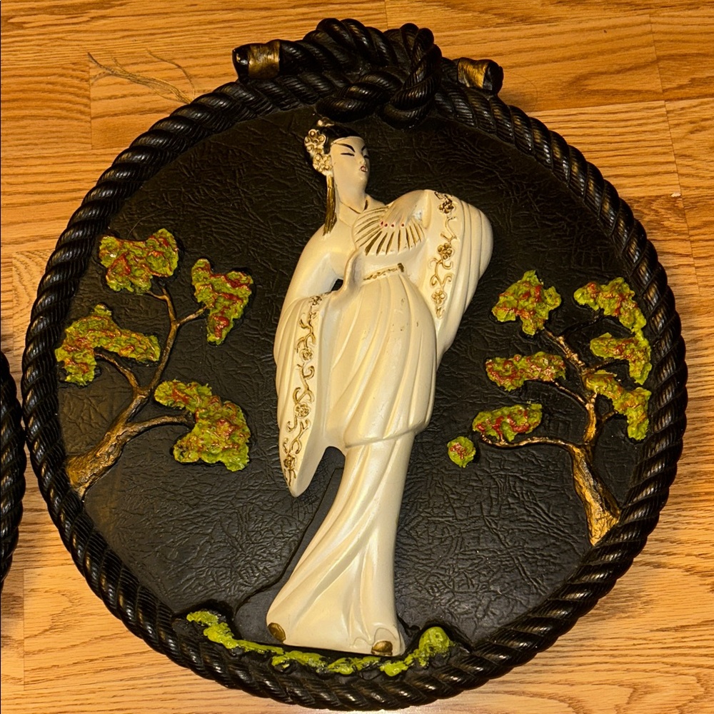 Decorative Wall Plaques with Asian Figures - Picture 5 of 11